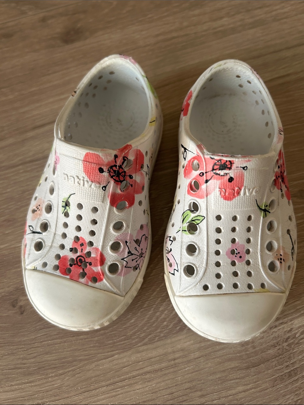 Native Jefferson Like New Kids White Slip-On Floral Water-Resistant Shoes, Sz. C